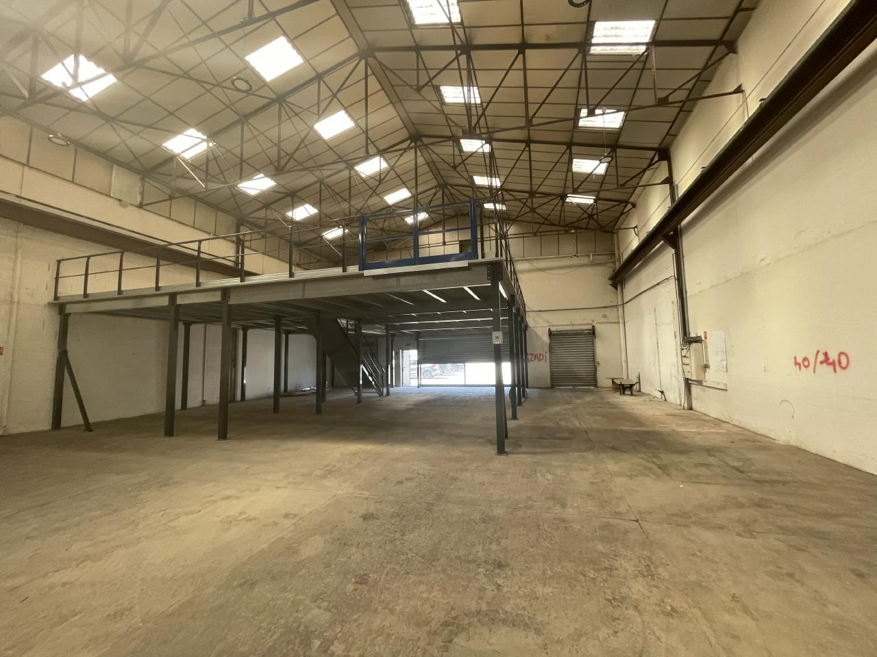 Local d'activité Chaponost 875m² Location local d'activité Chaponost Rhône OLACT2315087 1